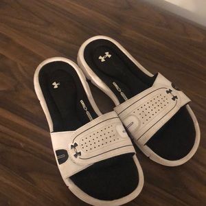 Under armour slides women’s size 6